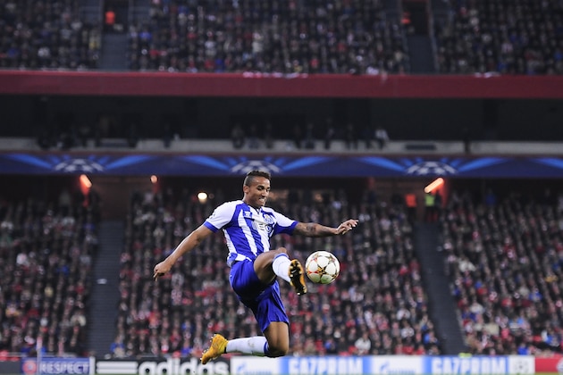FC Porto Danilo Silva, tries to controls the ball during the Champions League Group H soccer match between Athletic Bilbao and FC Porto, at San Mames stadium, in Bilbao, northern Spain, Wednesday, Nov.5, 2014. (AP Photo/Alvaro Barrientos)