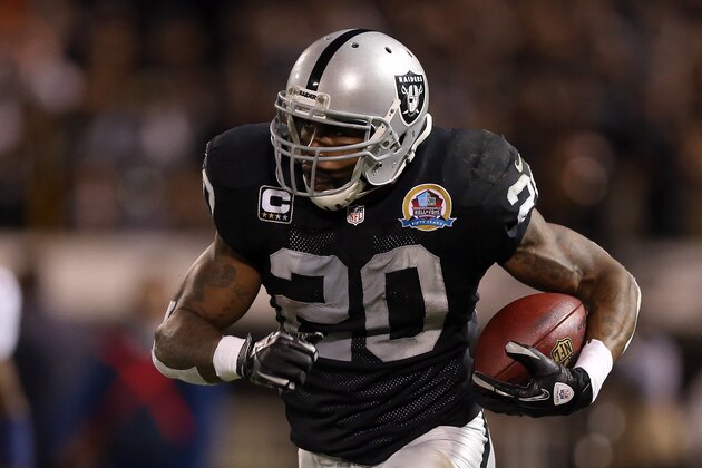 OAKLAND, CA - DECEMBER 06:  Darren McFadden #20 of the Oakland Raiders runs with the ball against the Denver Broncos at O.co Coliseum on December 6, 2012 in Oakland, California.  (Photo by Ezra Shaw/Getty Images)