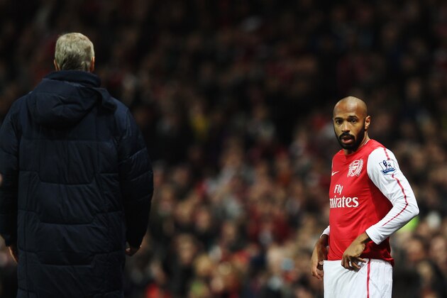 LONDON, ENGLAND - JANUARY 09:  Arsene Wenger the Arsenal manager prepares to bring on Thierry Henry as a substitute during the FA Cup Third Round match between Arsenal and Leeds United at the Emirates Stadium on January 9, 2012 in London, England.  (Photo by Clive Mason/Getty Images)