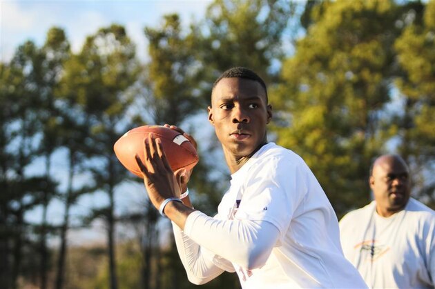 Alabama and North Carolina are battling for the right to land touted 2016 4-star QB Jawon Pass.