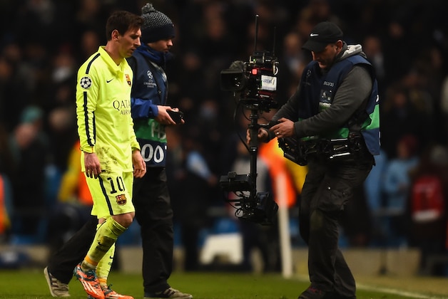 MANCHESTER, ENGLAND - FEBRUARY 24:  Lionel Messi of Barcelona walks down the tunnel after the final whistle and having a late penalty saved by Joe Hart of Manchester City during the UEFA Champions League Round of 16 match between Manchester City and Barcelona at Etihad Stadium on February 24, 2015 in Manchester, United Kingdom.  (Photo by Laurence Griffiths/Getty Images)