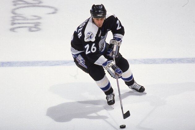 9 Nov 1999: Mike Sillinger #26 of the Tampa Bay Lightning controls the puck during the game against the Washington Capitals at the MCI Center in Washington, D.C. The Capitals defeated the Lightning 2-1.