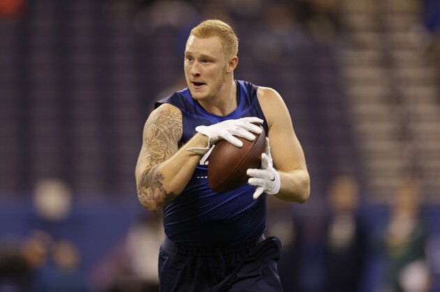 Minnesota tight end Maxx Williams runs a drill at the NFL football scouting combine in Indianapolis, Friday, Feb. 20, 2015. (AP Photo/David J. Phillip)