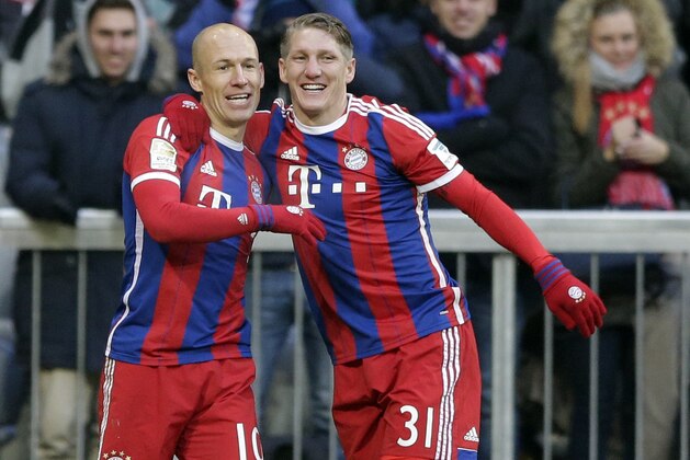 Bayern's Arjen Robben from the Netherlands, left, celebrates with team mate Bastian Schweinsteiger after scoring their side's fourth goal during the German first division Bundesliga soccer match between FC Bayern Munich and Hamburger SV in the Allianz Arena in Munich, Germany, Saturday, Feb. 14, 2015. (AP Photo/Matthias Schrader)