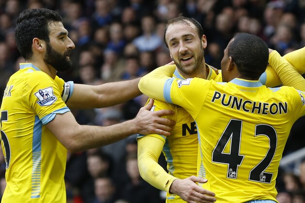 Crystal Palace's Glenn Murray, centre, celebrates scoring a goal with Jason Puncheon during the English Premier League soccer match between West Ham United and Crystal Palace at the Boleyn Ground in London, Saturday, Feb. 28, 2015. (AP Photo/Kirsty Wigglesworth)