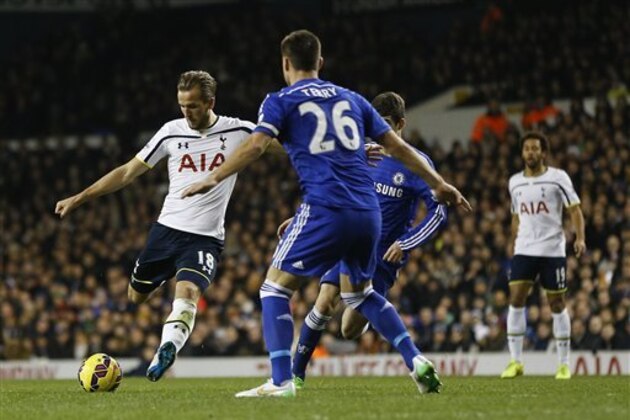 Tottenham's  Harry Kane scores a goal during the English Premier League soccer match between Tottenham Hotspur and Chelsea at White Hart Lane Stadium in London, Thursday, Jan. 1, 2015. (AP Photo/Kirsty Wigglesworth)