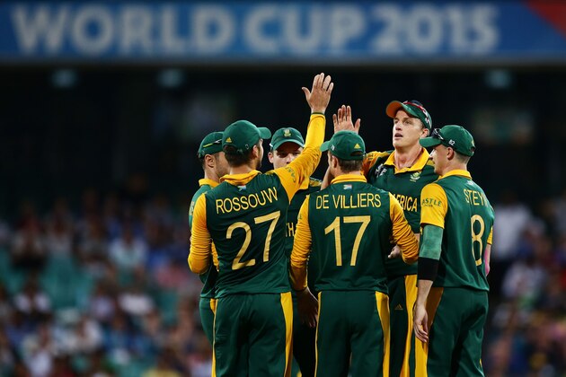 SYDNEY, AUSTRALIA - FEBRUARY 27:  Morne Morkel of South Africa celebrates with team mates after taking the wicket of Jonathan Carter of West Indies during the 2015 ICC Cricket World Cup match between South Africa and the West Indies at Sydney Cricket Ground on February 27, 2015 in Sydney, Australia.  (Photo by Matt King/Getty Images)