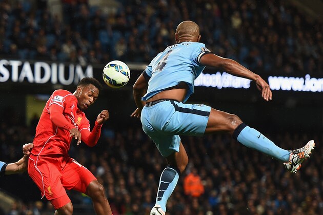 MANCHESTER, ENGLAND - AUGUST 25:  Daniel Sturridge of Liverpool competes with Vincent Kompany of Manchester City during the Barclays Premier League match between Manchester City and Liverpool at the Etihad Stadium on August 25, 2014 in Manchester, England.  (Photo by Laurence Griffiths/Getty Images)