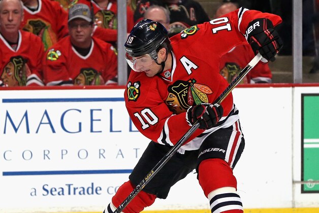 CHICAGO, IL - FEBRUARY 24: Patrick Sharp #10 of the Chicago Blackhawks controls the puck against the Florida Panthers at the United Center on February 24, 2015 in Chicago, Illinois. The Blackhawks defeated the Panthers 3-2 in a shootout. (Photo by Jonathan Daniel/Getty Images)