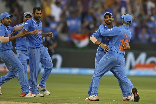 India's Virat Kohli, back to camera celebrates the wicket of South Africa's Quinton de Kock during their Cricket World Cup pool B match in Melbourne, Australia, Sunday, Feb. 22, 2015. (AP Photo/Rick Rycroft)