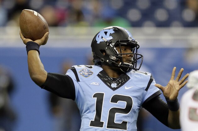 North Carolina quarterback Marquise Williams throws during the first half of the Quick Lane Bowl NCAA college football game against Rutgers, Friday, Dec. 26, 2014, in Detroit. (AP Photo/Carlos Osorio)