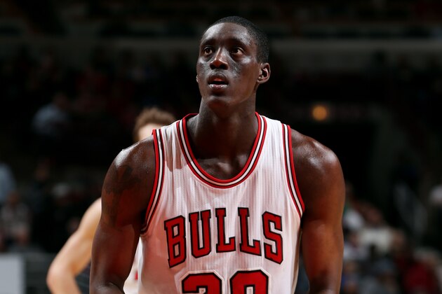 CHICAGO, IL - FEBRUARY 10: Tony Snell #20 of the Chicago Bulls attempts a free throw against the Sacramento Kings on February 10, 2015 at the United Center in Chicago, Illinois. NOTE TO USER: User expressly acknowledges and agrees that, by downloading and or using this Photograph, user is consenting to the terms and conditions of the Getty Images License Agreement. Mandatory Copyright Notice: Copyright 2015 NBAE (Photo by Gary Dineen/NBAE via Getty Images)