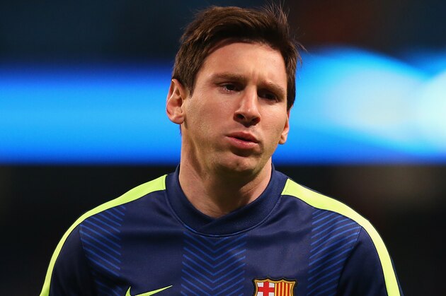 MANCHESTER, ENGLAND - FEBRUARY 24:  Lionel Messi of Barcelona warms up during the UEFA Champions League Round of 16 match between Manchester City and Barcelona at Etihad Stadium on February 24, 2015 in Manchester, United Kingdom.  (Photo by Alex Livesey/Getty Images)