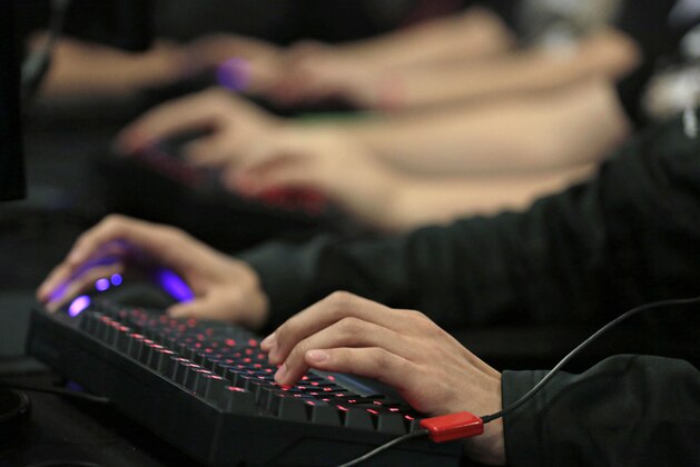 In this Sept. 23, 2014 photo, Robert Morris University Illinois students practice playing the video game “League of Legends” with their collegiate teammates at their on-campus training facility in Chicago. The small private university is offering hefty scholarships for players of “League of Legends,” which has become one of the most popular games for organized team competitions nationwide. (AP Photo/M. Spencer Green)