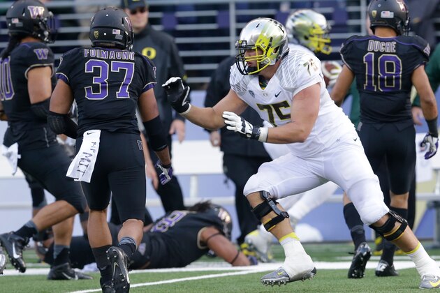 Oregon offensive linesman Jake Fisher, right, moves to block against Washington in an NCAA college football game, Saturday, Oct. 12, 2013, in Seattle. (AP Photo/Ted S. Warren)