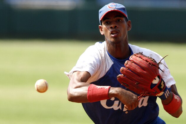 Hector Olivera, second base of Cuba's baseball team, pitches during a friendly game against a team of several college players from Alabama, US in Havana, Monday, June 16, 2008. (AP Photo/Ismael Francisco/Prensa Latina)