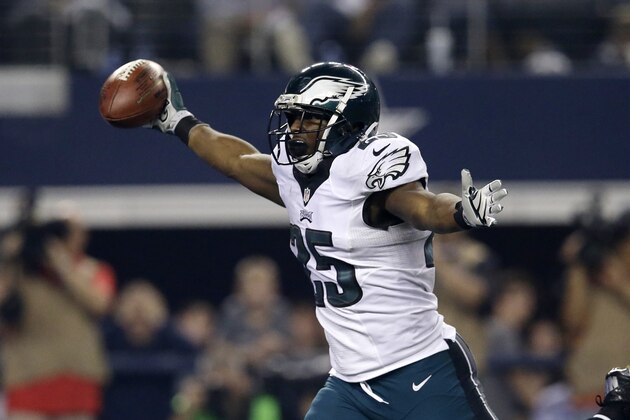 Philadelphia Eagles running back LeSean McCoy (25) celebrates as he enters the end zone for a touchdown against the Dallas Cowboys during the second half of an NFL football game, Thursday, Nov. 27, 2014, in Arlington, Texas. (AP Photo/Tim Sharp)