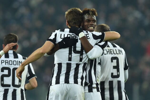 TURIN, ITALY - FEBRUARY 20:  Fernando Lorente (C) of Juventus FC celebrates his goal with team mates Paul Pogba (R) during the Serie A match between Juventus FC and Atalanta BC at Juventus Arena on February 20, 2015 in Turin, Italy.  (Photo by Valerio Pennicino/Getty Images)