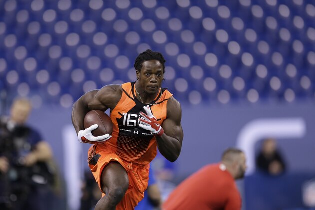 Wisconsin running back Melvin Gordon runs a drill at the NFL football scouting combine in Indianapolis, Saturday, Feb. 21, 2015. (AP Photo/David J. Phillip)