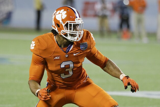 Clemson defensive end Vic Beasley (3) looks to make a play against Oklahoma during the first half of the Russell Athletic Bowl NCAA college football game in Orlando, Fla., Monday, Dec. 29, 2014. (AP Photo/John Raoux)