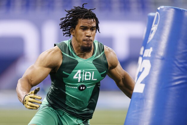 INDIANAPOLIS, IN - FEBRUARY 22: Defensive lineman Vic Beasley of Clemson competes during the 2015 NFL Scouting Combine at Lucas Oil Stadium on February 22, 2015 in Indianapolis, Indiana. (Photo by Joe Robbins/Getty Images)