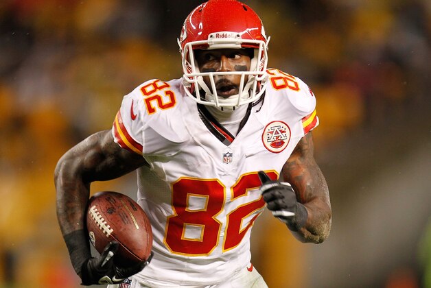 PITTSBURGH, PA - NOVEMBER 12:  Dwayne Bowe #82 of the Kansas City Chiefs looks for running room after a third quarter catch while playing the Pittsburgh Steelers at Heinz Field on November 12, 2012 in Pittsburgh, Pennsylvania. Pittsburgh won the game 16-13 in overtime.(Photo by Gregory Shamus/Getty Images)