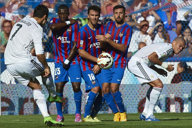 VALENCIA, SPAIN - OCTOBER 18:  Cristiano Ronaldo of Real Madrid shoots a free kick during the La Liga match between Levante UD and Real Madrid at Ciutat de Valencia on October 18, 2014 in Valencia, Spain.  (Photo by Manuel Queimadelos Alonso/Getty Images)
