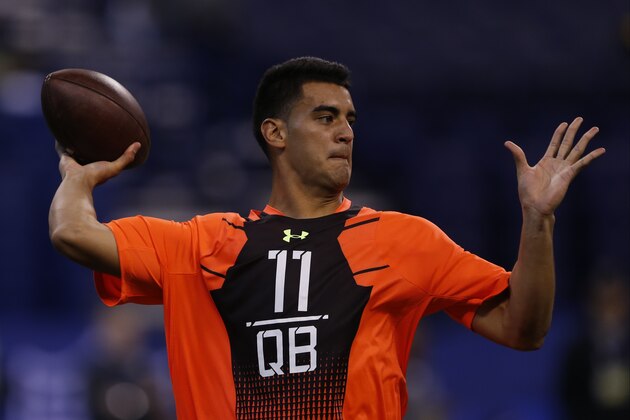 Oregon quarterback Marcus Mariota runs a drill at the NFL football scouting combine in Indianapolis, Saturday, Feb. 21, 2015. (AP Photo/Julio Cortez)