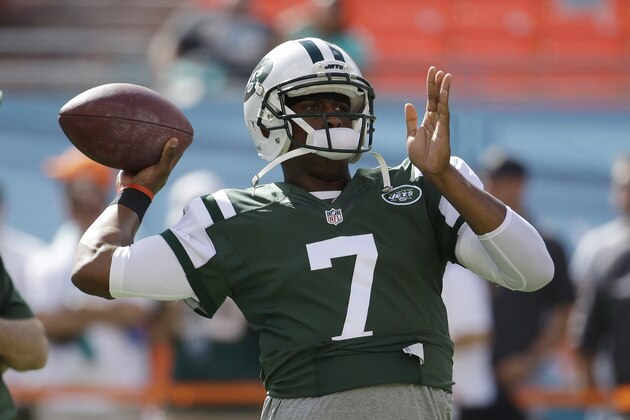 New York Jets quarterback Geno Smith (7) warms up before an NFL football game against the Miami Dolphins, Sunday, Dec. 28, 2014, in Miami Gardens, Fla. (AP Photo/Lynne Sladky)