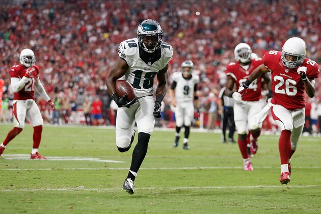 GLENDALE, AZ - OCTOBER 26:  Wide receiver Jeremy Maclin #18 of the Philadelphia Eagles runs with the football en route to scoring a touchdown on a 21-yard pass reception against free safety Rashad Johnson #26 of the Arizona Cardinals in the first quarter of the NFL game at the University of Phoenix Stadium on October 26, 2014 in Glendale, Arizona.  (Photo by Christian Petersen/Getty Images