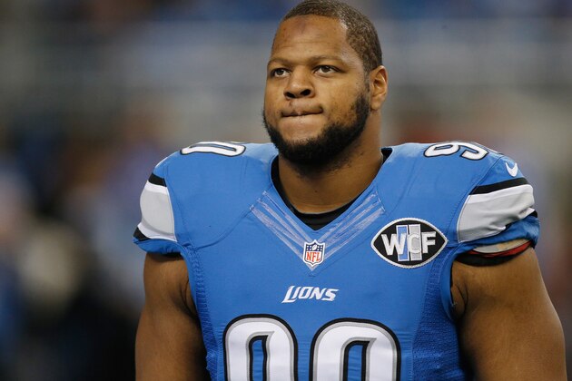DETROIT, MI - NOVEMBER 27: Ndamukong Suh #90 of the Detroit Lions prior to the start of the game against the Chicago Bears at Ford Field on November 27, 2014 in Detroit, Michigan. (Photo by Gregory Shamus/Getty Images)