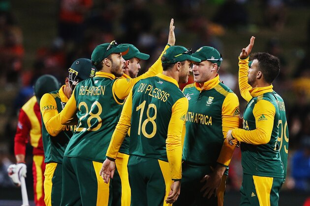 HAMILTON, NEW ZEALAND - FEBRUARY 15:  JP Duminy of South Africa celebrates the wicket of Sean Williams of Zimbabwe during the 2015 ICC Cricket World Cup match between South Africa and Zimbabwe at Seddon Park on February 15, 2015 in Hamilton, New Zealand.  (Photo by Hannah Peters/Getty Images)