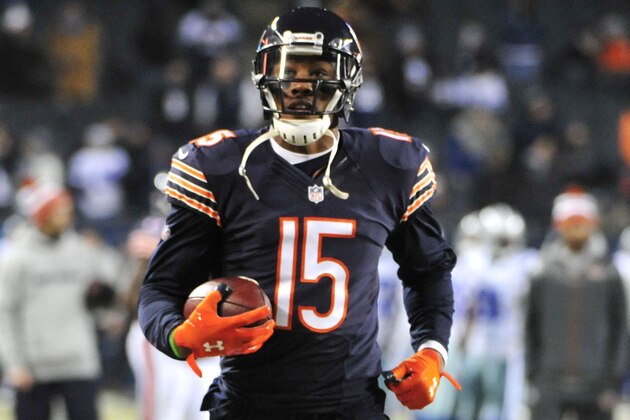CHICAGO, IL - DECEMBER 4: Brandon Marshall #15 of the Chicago Bears warms up before a game against the Dallas Cowboys at Soldier Field on December 4, 2014 in Chicago, Illinois. (Photo by David Banks/Getty Images)