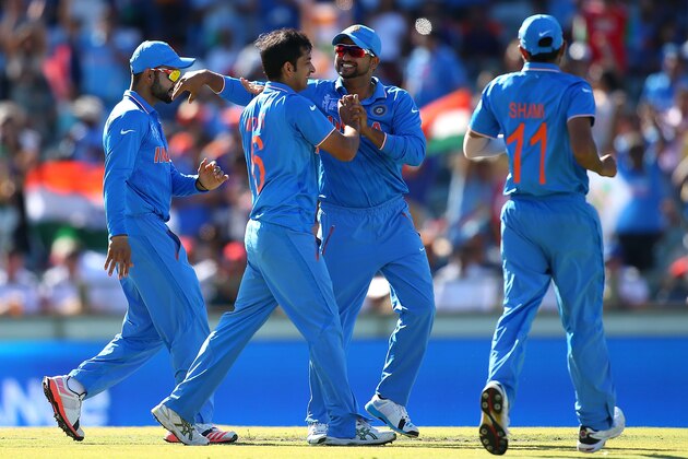 PERTH, AUSTRALIA - MARCH 06: Mohit Sharma and Virat Kohli of India celebrate a wicket during the 2015 ICC Cricket World Cup match between India and the West Indies at WACA on March 6, 2015 in Perth, Australia.  (Photo by Paul Kane/Getty Images)