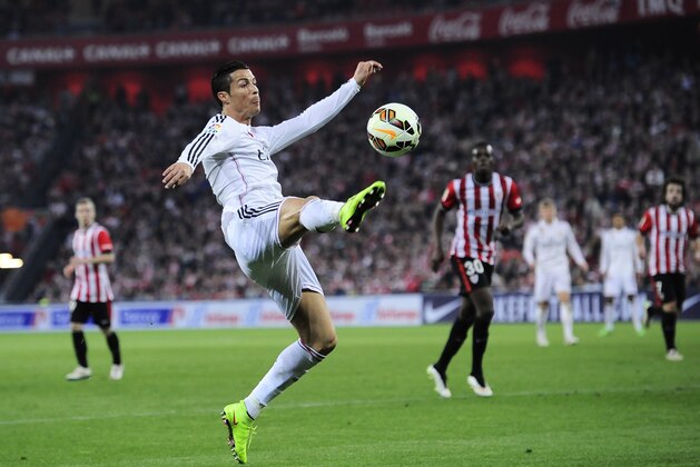Real Madrid's Cristiano Ronaldo of Portugal, center, tries to controls the ball during their La Liga soccer match against Athletic Bilbao, at San Mames stadium in Bilbao, northern Spain, Saturday, March 7, 2015. (AP Photo/Alvaro Barrientos)