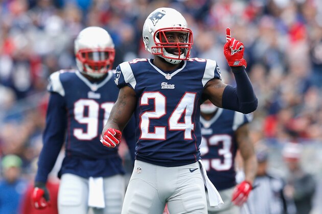 FOXBORO, MA - OCTOBER 26:  Darrelle Revis #24 of the New England Patriots reacts during the third quarter against the Chicago Bears at Gillette Stadium on October 26, 2014 in Foxboro, Massachusetts.  (Photo by Jim Rogash/Getty Images)