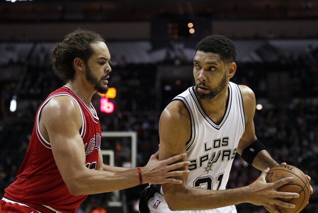 Mar 8, 2015; San Antonio, TX, USA; San Antonio Spurs power forward Tim Duncan (21) is defended by Chicago Bulls center Joakim Noah (L) during the first half at AT&T Center. Mandatory Credit: Soobum Im-USA TODAY Sports