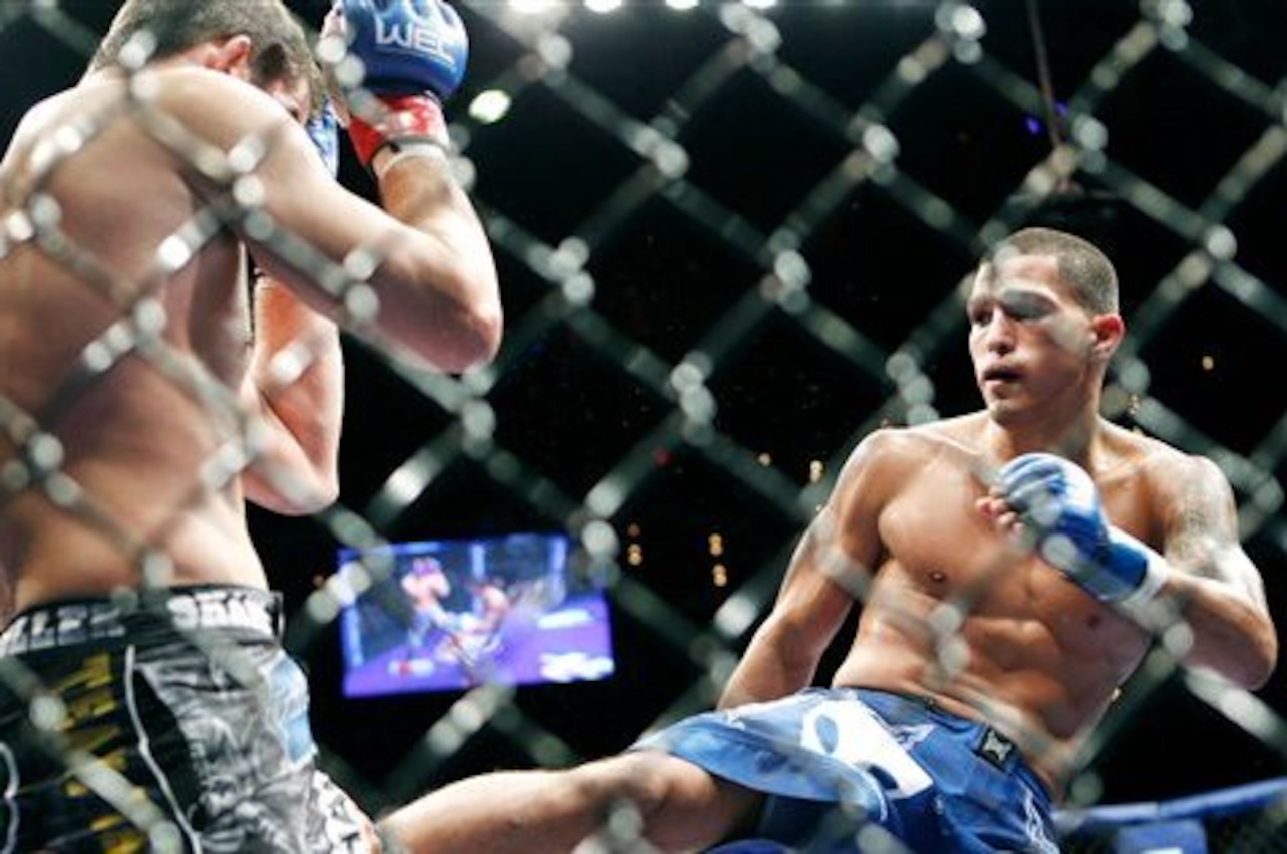 Shane Roller, left, and Anthony Pettis battle during their WEC lightweight mixed martial art match Wednesday, Aug. 18, 2010, in Las Vegas. Pettis defeated Roller with a third round submission. (AP Photo/Eric Jamison)