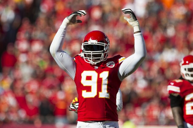 KANSAS CITY, MO - OCTOBER 27: Outside linebacker Tamba Hali #91 of the Kansas City Chiefs attempts to pumps up the crowd on fourth down during the game against the Cleveland Browns at Arrowhead Stadium on October 27, 2013 in Kansas City, Missouri. (Photo by David Welker/Getty Images)