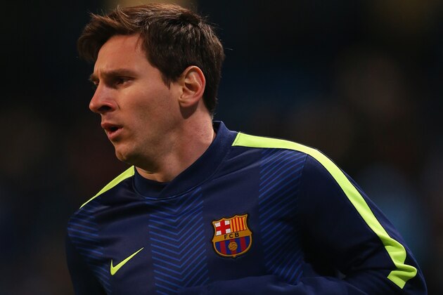 MANCHESTER, ENGLAND - FEBRUARY 24:  Lionel Messi of Barcelona warms up during the UEFA Champions League Round of 16 match between Manchester City and Barcelona at Etihad Stadium on February 24, 2015 in Manchester, United Kingdom.  (Photo by Alex Livesey/Getty Images)