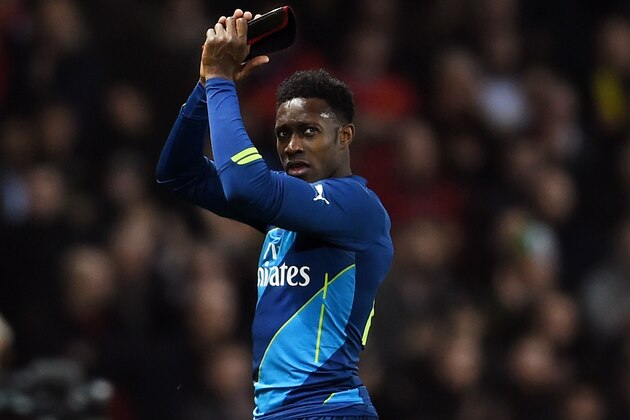 MANCHESTER, ENGLAND - MARCH 09:  Danny Welbeck of Arsenal applauds the fans as he is substituted in the second half during the FA Cup Quarter Final match between Manchester United and Arsenal at Old Trafford on March 9, 2015 in Manchester, England.  (Photo by Laurence Griffiths/Getty Images)