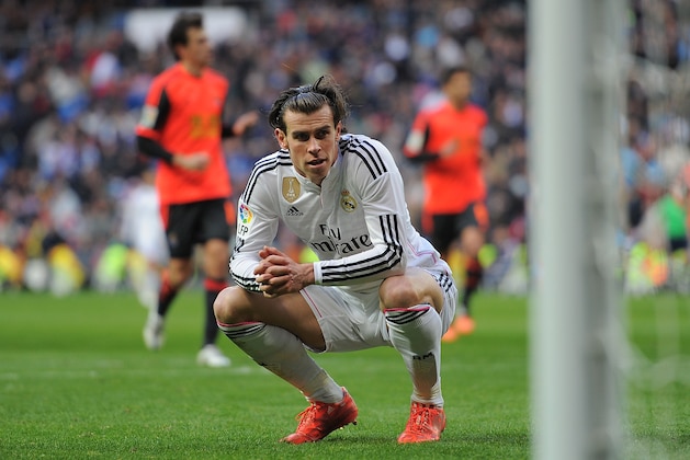 MADRID, SPAIN - JANUARY 31:  Gareth Bale of Real Madrid reacts after failing to score a goal during the La Liga match between Real Madrid CF and Real Sociedad de Futbol at Estadio Santiago Bernabeu on January 31, 2015 in Madrid, Spain.  (Photo by Denis Doyle/Getty Images)