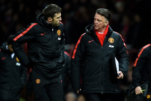 MANCHESTER, ENGLAND - MARCH 09:  Louis van Gaal the manager of Manchester United speaks with Michael Carrick of Manchester United during the FA Cup Quarter Final match between Manchester United and Arsenal at Old Trafford on March 9, 2015 in Manchester, England.  (Photo by Michael Regan/Getty Images)
