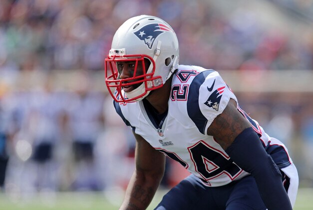 Sep 14, 2014; Minneapolis, MN, USA; New England Patriots cornerback Darrelle Revis (24) against the Minnesota Vikings at TCF Bank Stadium. The Patriots defeated the Vikings 30-7. Mandatory Credit: Brace Hemmelgarn-USA TODAY Sports