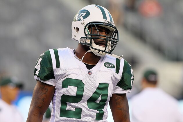 EAST RUTHERFORD, NJ - AUGUST 29:  Darrelle Revis #24 of the New York Jets in action against the New York Giants during their pre season game on August 29, 2011 at MetLife Stadium in East Rutherford, New Jersey.  (Photo by Jim McIsaac/Getty Images)