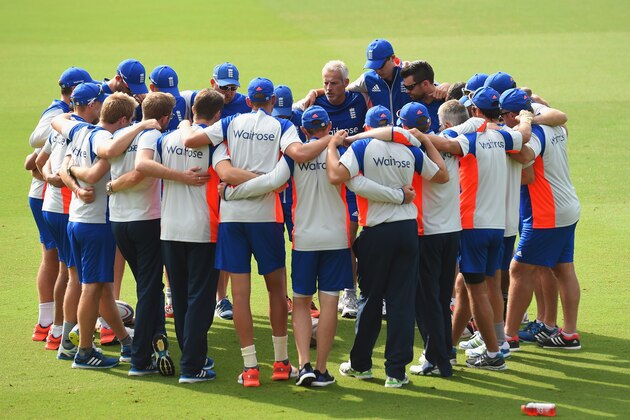 SYDNEY, AUSTRALIA - MARCH 11:  England coach Peter Moores talks to the players before an England nets session at Sydney Cricket Ground on March 11, 2015 in Sydney, Australia.  (Photo by Shaun Botterill/Getty Images)