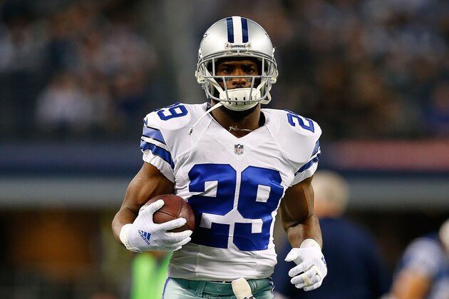 ARLINGTON, TX - DECEMBER 21:  DeMarco Murray #29 of the Dallas Cowboys goes through pregame drills before their game against the Indianapolis Colts at AT&T Stadium on December 21, 2014 in Arlington, Texas.  (Photo by Tom Pennington/Getty Images)