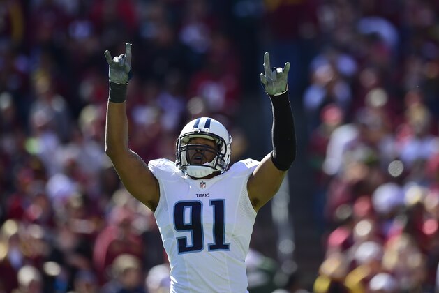 LANDOVER, MD - OCTOBER 19:  Derrick Morgan #91 of the Tennessee Titans reacts to a first-quarter play against the Washington Redskins at FedEx Field on October 19, 2014 in Landover, Maryland.  (Photo by Patrick McDermott/Getty Images)