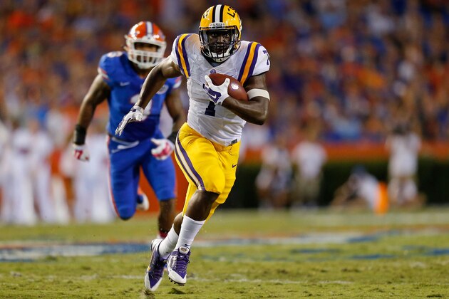 GAINESVILLE, FL - OCTOBER 11: Leonard Fournette #7 of the LSU Tigers carries the ball during the second quarter of the game against the Florida Gators at Ben Hill Griffin Stadium on October 11, 2014 in Gainesville, Florida.  (Photo by Rob Foldy/Getty Images)