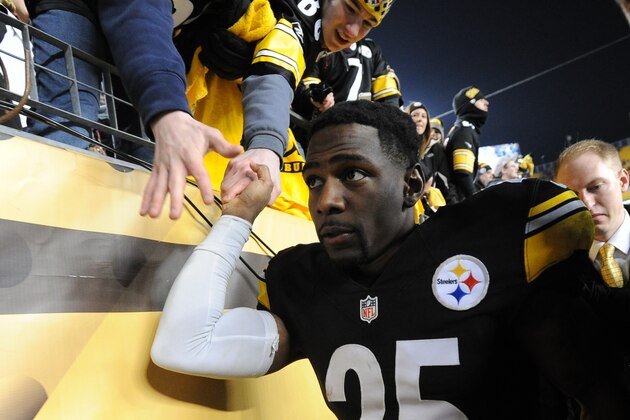 Pittsburgh Steelers cornerback Brice McCain (25) is greeted by fans as he leaves after the stew;era beat the Cincinnati Bengals in an NFL football game, Sunday, Dec. 28, 2014 in Pittsburgh. The Steelers won 27-17 to win the AFC North. (AP Photo/Don Wright)